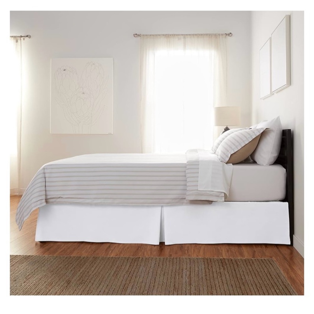Amazon Basics Lightweight Pleated Bed Skirt, Queen, Bright White, Solid